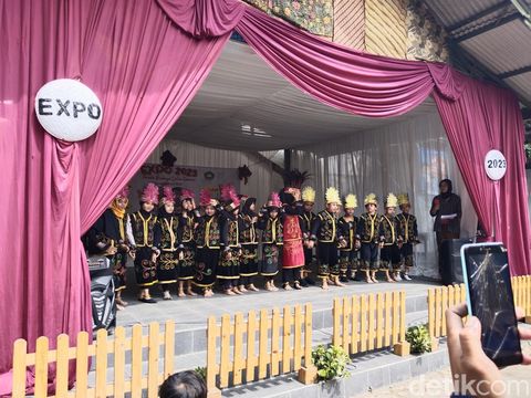 Penampilan SDN 206 Putraco Indah Bandung.