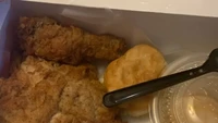 Daging ayamnya lebih juicy dan lebih gurih. Dada ayam yang saya pesan juga lebih empuk dan mudah dikunyah, kata Matthew soal perbedaan rasanya.