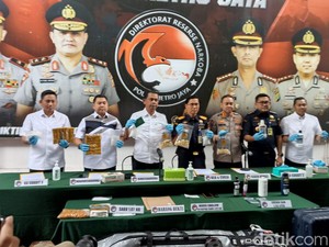 Polisi Ungkap Penyelundupan 1 Kg Sabu Dibalut Kain dari India ke Pejaten