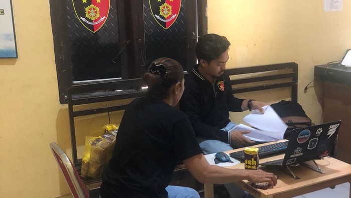 Polisi periksa warga terkait dugaan pemalsuan tanda tangan penolakan tambang di Pinrang, Sulsel.