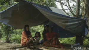 Potret Kehidupan Suku Anak Dalam di Pulau Sumatra