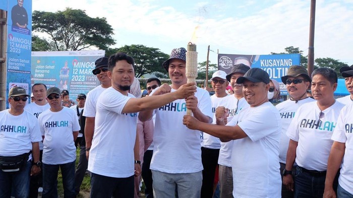 PT Aneka Tambang Tbk (Antam) menggelar jalan sehat gratis dalam rangka menyambut Hari Ulang Tahun ke-25 Kementerian BUMN.