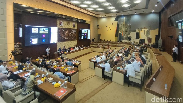 Rapat kerja Komisi II DPR