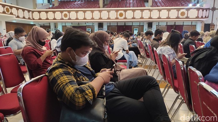 Ratusan peserta ikuti psikotes masuk detikNetwork di Auditorium UNS, Solo, Rabu (15/3/2023).