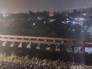Rel Menggantung Imbas Longsor Bogor, Perjalanan Kereta ke Sukabumi Dibatalkan
