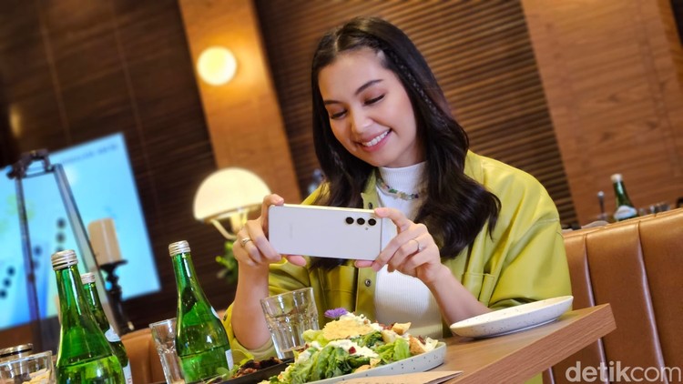 Samsung Galaxy A54 Samsung Galaxy A54