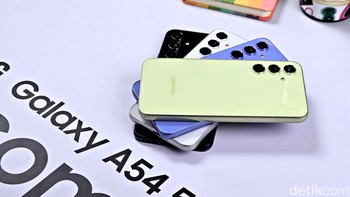 Galaxy A54 5G akan tersedia dalam empat pilihan warna awesome, antara lain Awesome Lime, Awesome Graphite, Awesome Violet, dan Awesome White. Foto: Adi Fida Rahman/detikINET