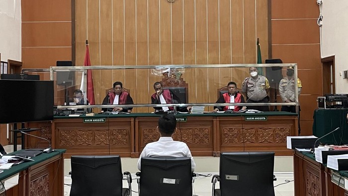 Sidang Teddy Minahasa (Silvia-detikcom)