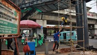 Integrasi antara Stasiun Matraman dan halte bus Transjakarta semakin memudahkan penumpang KRL atau warga yang hendak berpergian.