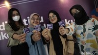 Salah satu mahasiswa, mengaku tertarik dengan acara #DemiIndonesia Goes to Campus karena menghadirkan pembicara yang menarik. Ia mengajak beberapa temannya untuk datang langsung.  
