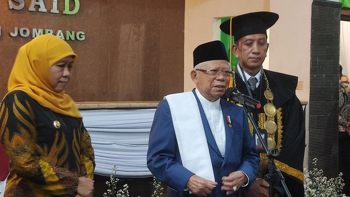 Wapres Maruf Amin (berpeci hitam)-(Wilda/detikcom)