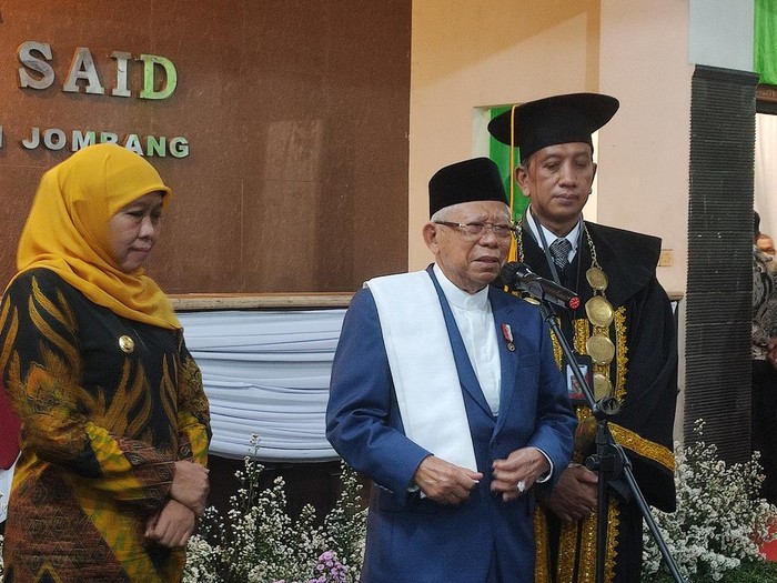 Wapres Maruf Amin (berpeci hitam)-(Wilda/detikcom)