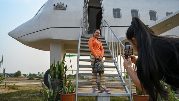 Chrach Pov mengaku telah menabung selama 30 tahun demi merealisasikan proyek itu, yang menurut perhitungannya telah menghabiskan sekitar 20.000 dolar AS atau sekitar Rp302 juta.  