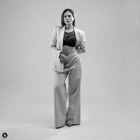 Foto-foto saat Wulan menjadi model lingerie itu dibagikan oleh akun Instagram Raquel Lingerie Official. Dalam foto-foto yang dibagikan terlihat Wulan yang tampil seksi mengenakan beberapa model lingerie hasil kolaborasi merek lokal tersebut bersama dirinya. Foto: Instagram/@raquellingerie