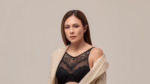 7 Foto Seksi Wulan Guritno Jadi Model Lingerie, Pamer Tubuh Langsing Bak ABG
