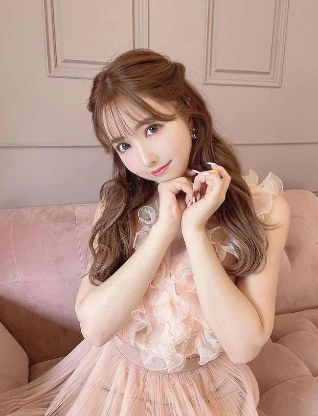 Yua Mikami dikenal sebagai idol yang beralih menjadi bintang JAV (Japanese adult video). Sosoknya populer dan menarik banyak fans karena penampilan manis dan imut tapi seksi. Foto: Instagram/@yua_mikami