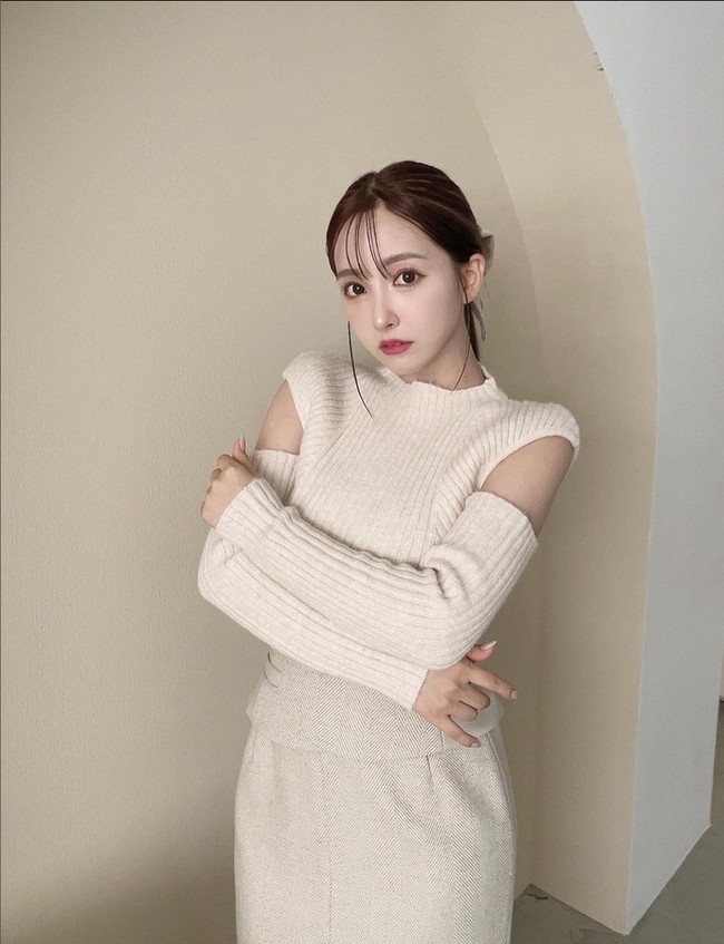 Pada Senin (13/3/2023), Yua Mikami mengumumkan pensiun, setelah bertahun-tahun jadi bintang porno. Foto: Instagram/@yua_mikami