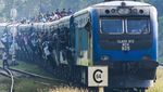 Aksi Mogok Kerja di Sri Lanka Bikin Kereta Api Penuh Sesak