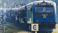 Sementara, pemerintah telah mengerahkan tentara bersenjata di stasiun kereta api serta pelabuhan untuk upaya memulihkan layanan umum.   