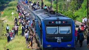 Aksi Mogok Kerja di Sri Lanka Bikin Kereta Api Penuh Sesak