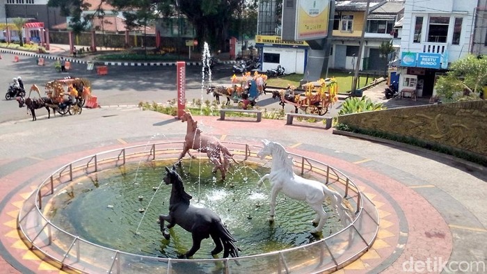 Alun-alun Kuningan, Jawa Barat.