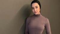 Oleh netizen Malaysia, Ameera Khan sering dianggap berpakaian terlalu seksi. Foto: dok. Instagram/@littlemisskhan