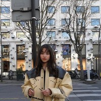 Ameera Khan memperlihatkan foto liburannya di Paris di Instagramnya. Namun busananya dikritik.Foto: dok. Instagram/@littlemisskhan
