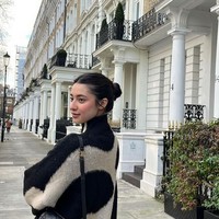 Bukan kali ini saja Ameera dikritik karena pilihan pakaiannya. Dia kerap dihujat karena sering tidak konsisten dalam menggunakan hijab. Foto: dok. Instagram/@littlemisskhan