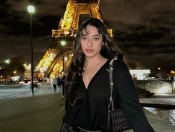 8 Foto Selebgram yang Bajunya Dikritik Setelah Umrah