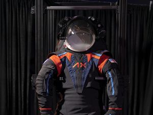 NASA Pamerkan Baju Astronaut Baru untuk Misi ke Bulan