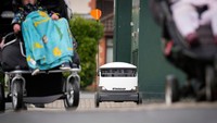 Kecepatan robot ini setara dengan kecepatan jalan kaki, yakni sekitar 4 mph.  