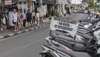 Namun, Direktur Institute for Development of Economic and Finance (Indef) Tauhid Ahmad menilai, larangan tersebut seharusnya tidak perlu dilakukan. Pasalnya, yang perlu ditegakan adalah hukum yang berlaku.