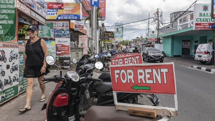 Pelarangan motor bagi turis asing di Bali menjadi perbincangan karena dinilai kurang pantas. Hal ini akan berdampak kepada bisnis rental motor di Bali.
