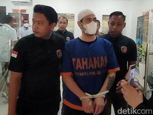 Ferry Irawan Diam Seribu Bahasa Saat Dibawa ke Kejari Kota Kediri
