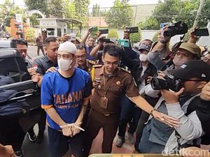 Hotman Paris Tegaskan Venna Melinda Hadiri Sidang KDRT Ferry Irawan