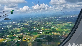 Kamu bisa leluasa mengatur kemampuan zoom pada Galaxy S23 Series hanya dengan menggeser panel pengaturan zoom pada bagian bawah layar di aplikasi kamera. Foto: Rachmatunnisa