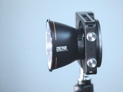 Canggih! Lampu Portable Ini Cuma Segenggam Tangan