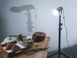 Canggih! Lampu Portable Ini Cuma Segenggam Tangan