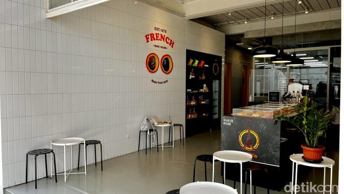French Bake House yang legendaris sejak 1978, masih ada di gang kecil daerah Cicendo.