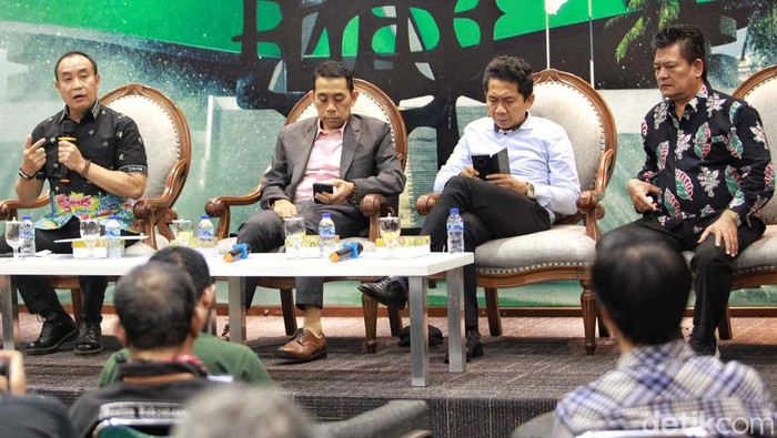 Diskusi bertajuk 'Akibat Gaya Hedon, LHKPN Pejabat Kemenkeu Jadi Sorotan' digelar di Gedung DPR, Jakarta. Mereka menyoroti kasus Rafael Alun cs.