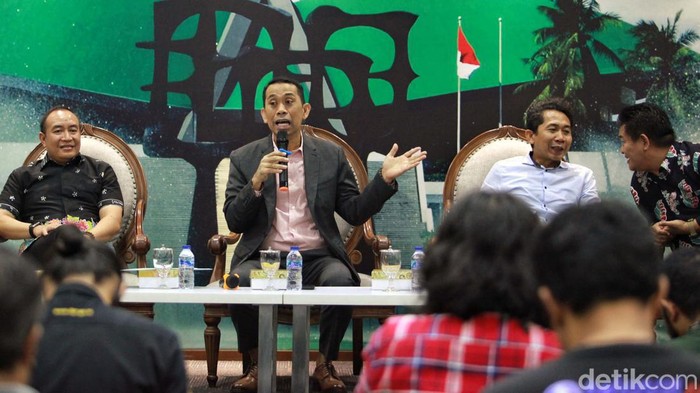 Gaya Hedon Pejabat Kemenkeu Disorot Dalam Diskusi di Gedung DPR Diskusi bertajuk 'Akibat Gaya Hedon, LHKPN Pejabat Kemenkeu Jadi Sorotan' digelar di Gedung DPR, Jakarta. Mereka menyoroti kasus Rafael Alun cs.