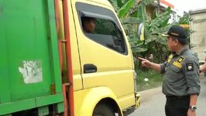 Momen Gubernur Jambi Marahi Sopir Truk Batu Bara  yang Melintas Siang Hari
