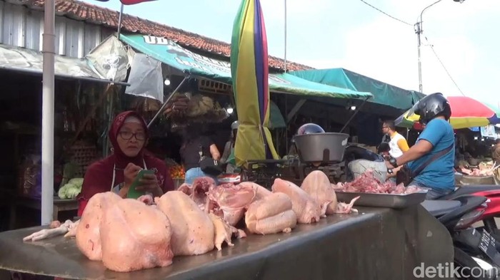 harga ayam di pasar basah trenggalek naik