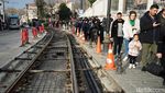 Bebas Macet! Asyiknya Hilir-mudik Naik Trem di Turki