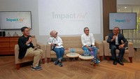 Kepala Divisi Pembelajaran dan Budaya Perusahaan IFG Gita Indriati, Director People & Culture PT BUMA Nanang Rizal Achyar, dan Direktur TJSL Kementerian BUMN Fahrudin Muhtahmin saat diskusi dalam kegaitan Impact Fest di Rumah Wijaya, Jakarta, Kamis (16/3/2023).