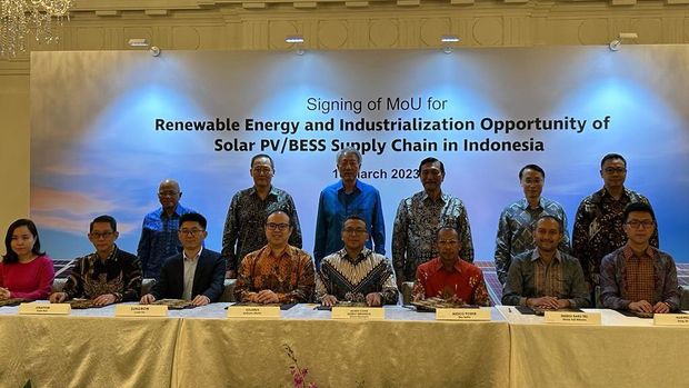 Indonesia dan Singapura Teken MoU Kerja Sama Energi Baru Terbarukan. (Dok. Kementerian Koordinator Bidang Kemaritiman dan Investasi)