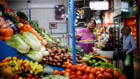 Badan Pusat Statistik Argentina (INDEC) melaporkan inflasi tahunan per Februari 2023 mencapai 102,5 persen dibandingkan periode yang sama pada tahun sebelumnya. Sedangkan inflasi bulanan per Februari sebesar 6,6 persen, serta meningkat 13,1 persen sejak awal tahun (year to date).  