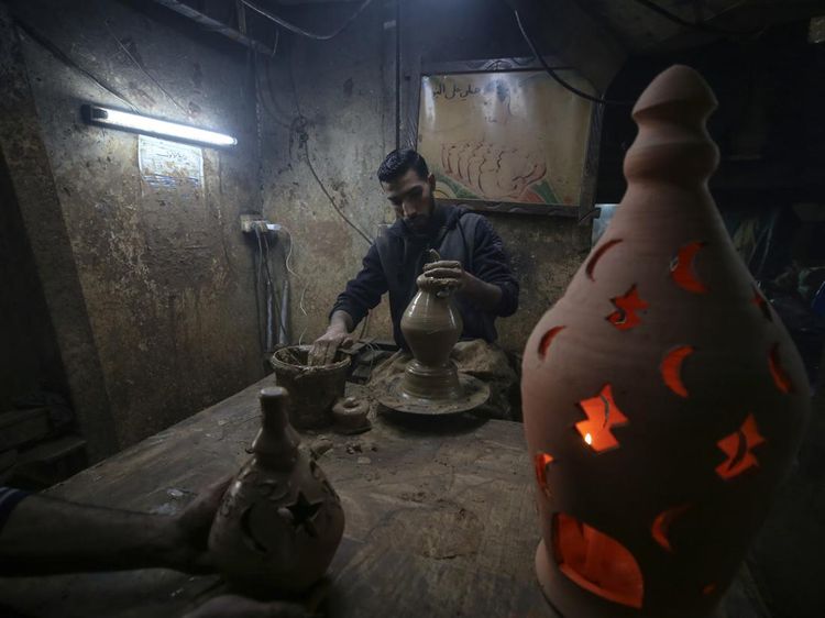Intip Produksi Tembikar Ramadan Khas Palestina