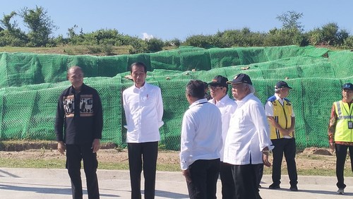 Presiden Joko Widodo saat meresmikan jalan Labuan Bajo-Golo Mori, Selasa (14/3/2023)