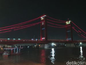 Penyebab Jembatan Ampera Gelap Gulita di Malam Hari: Lampu Sorot Rusak